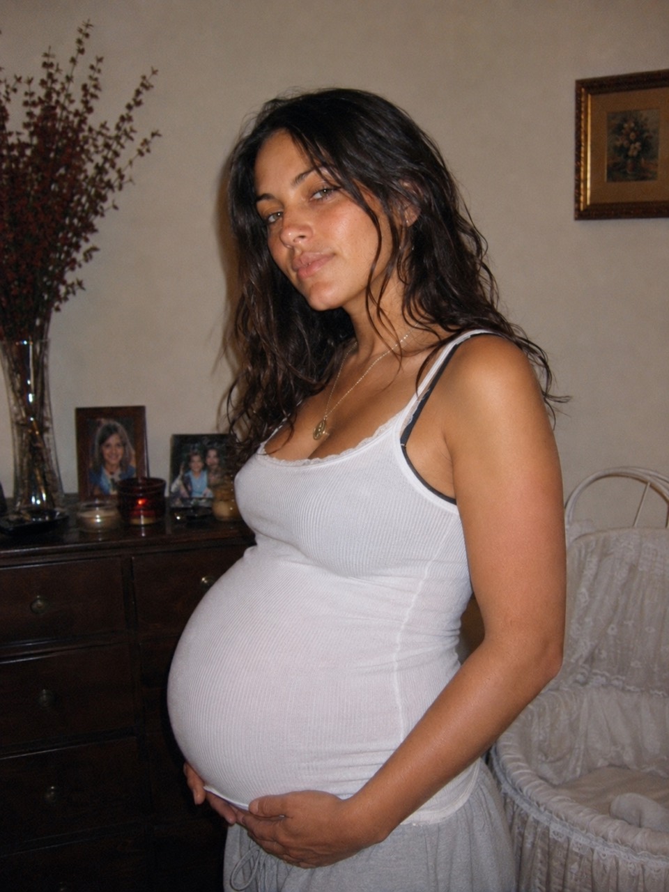 Chaya pregnant with her daughter Ren